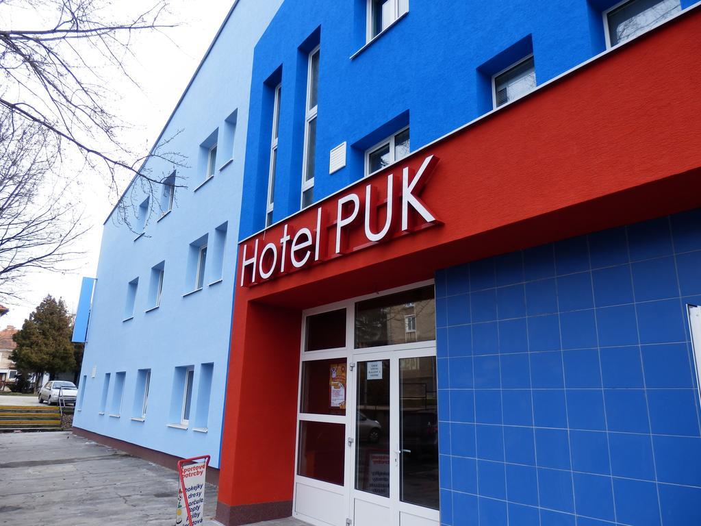 Hotel Puk Топольчани Екстер'єр фото